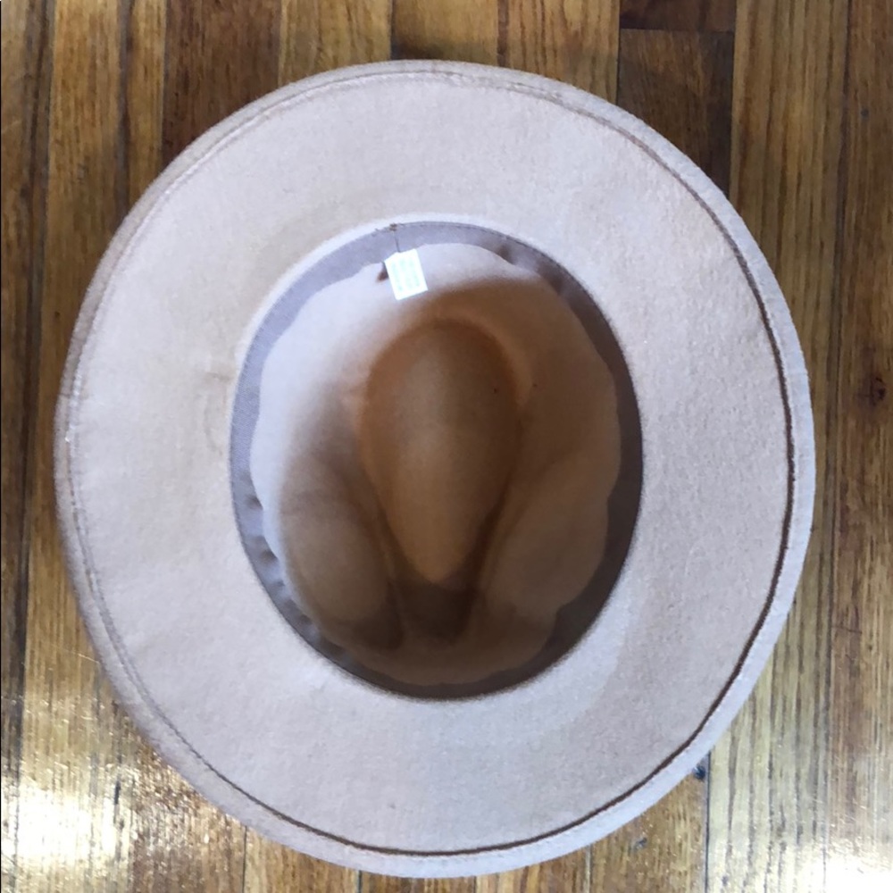 Circle brimmed hat with cute buckle strap 🤠 - Picture 3 of 4